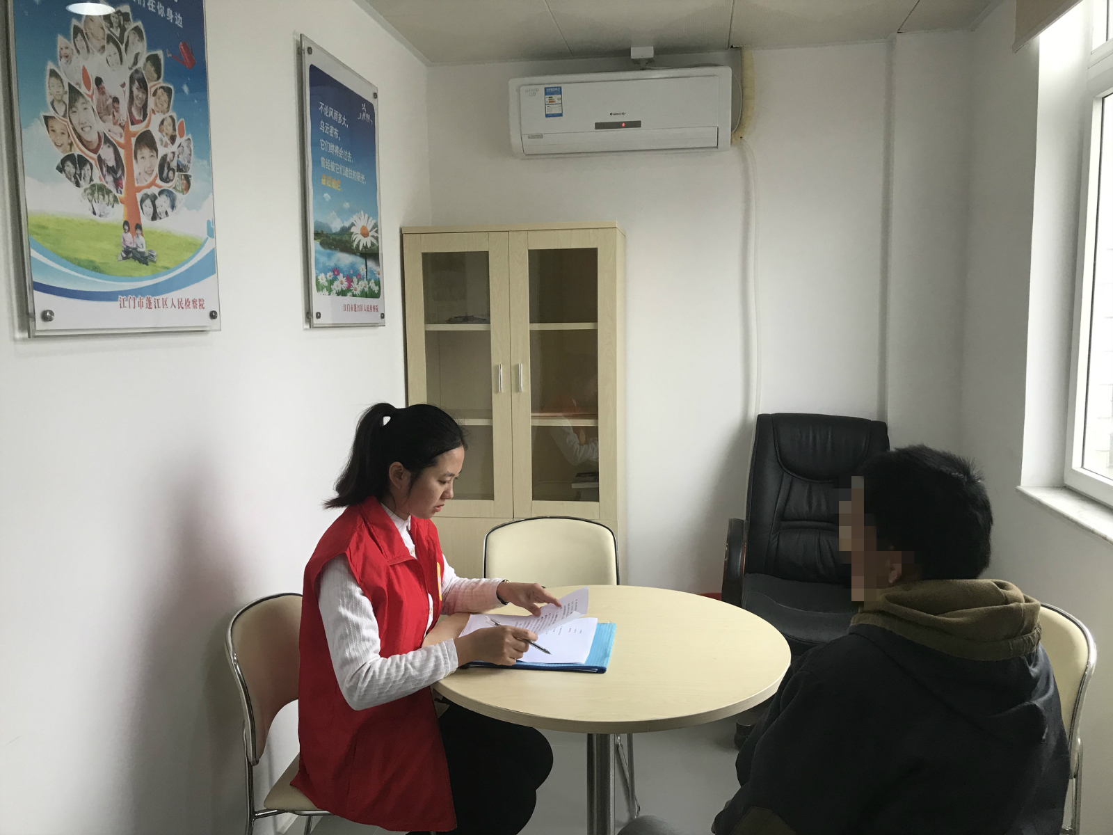 社工对涉案未成年人进行心理测评_meitu_2.jpg