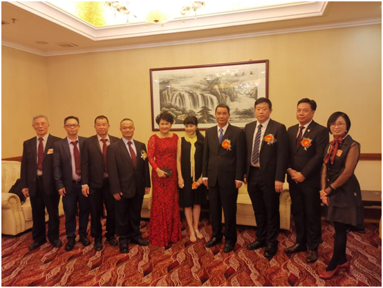 区委书记伍培进与杜阮同乡会理监事交流合影