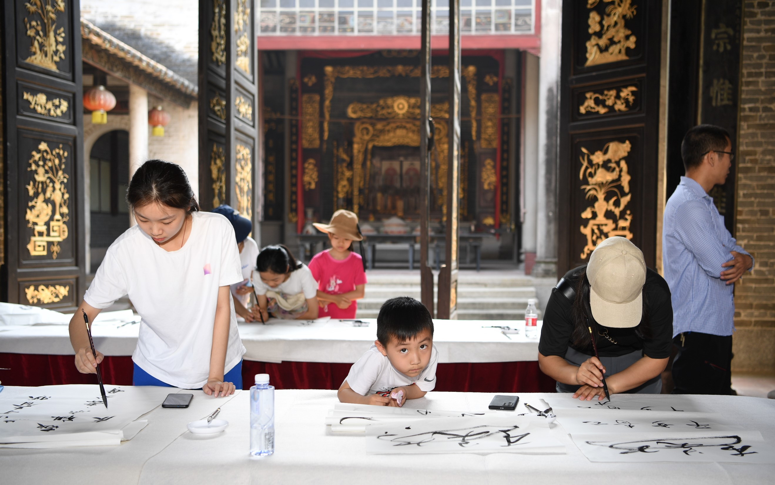 不会写，静静看2。杨兴乐摄.jpg