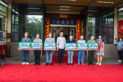 江门市坚煌机动车检测站有限公司为蓬江区人武部、各镇街赠送拥军优属车检卡.jpg