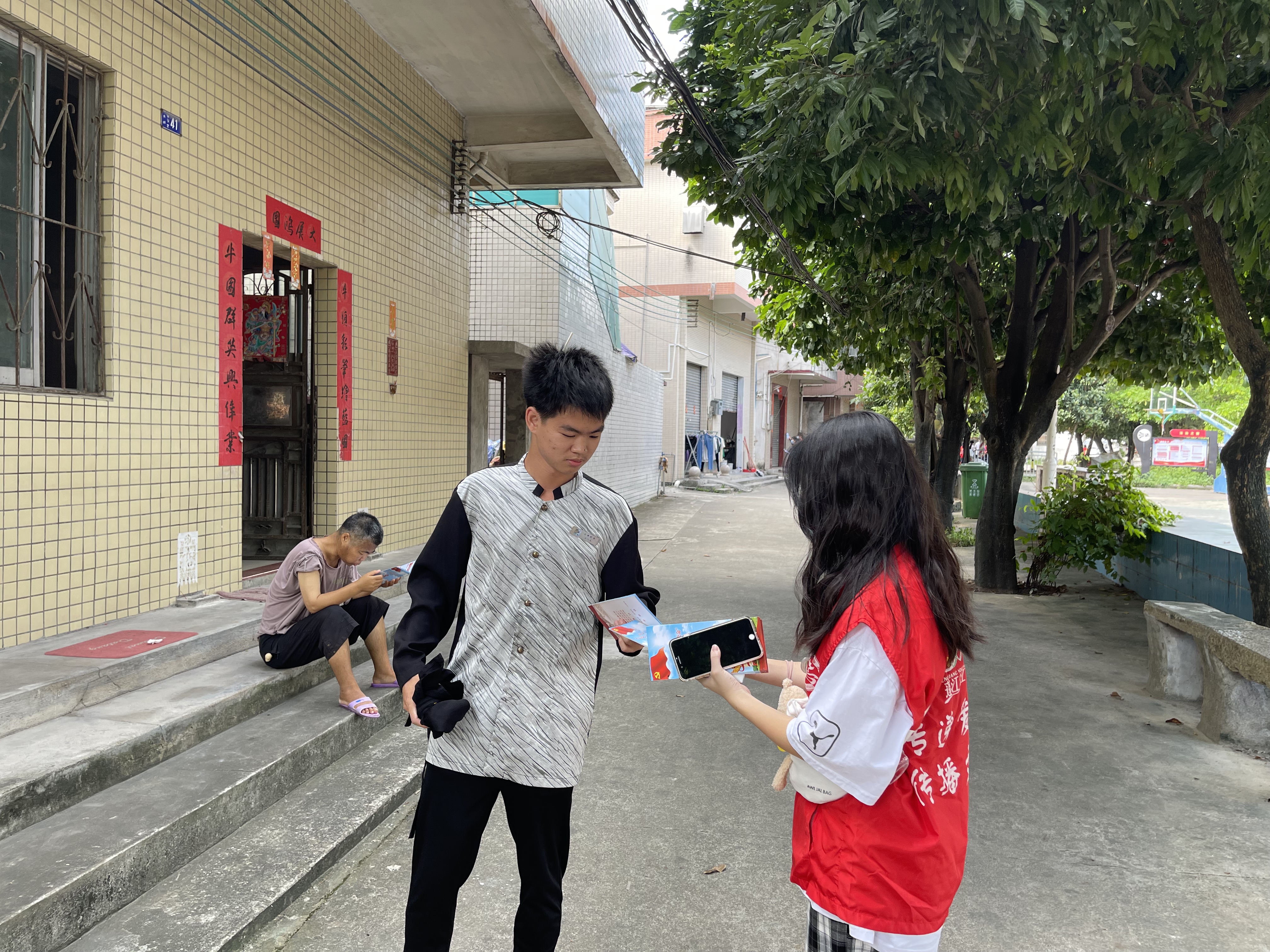 活动时间：2022年7月15日 单位：共青团蓬江区委员会 共青团杜阮镇委员会 服务对象：群众 服务内容：在杜阮镇木朗村开展“爱生命尊交规”文明交通知识宣传活动（3）.jpg