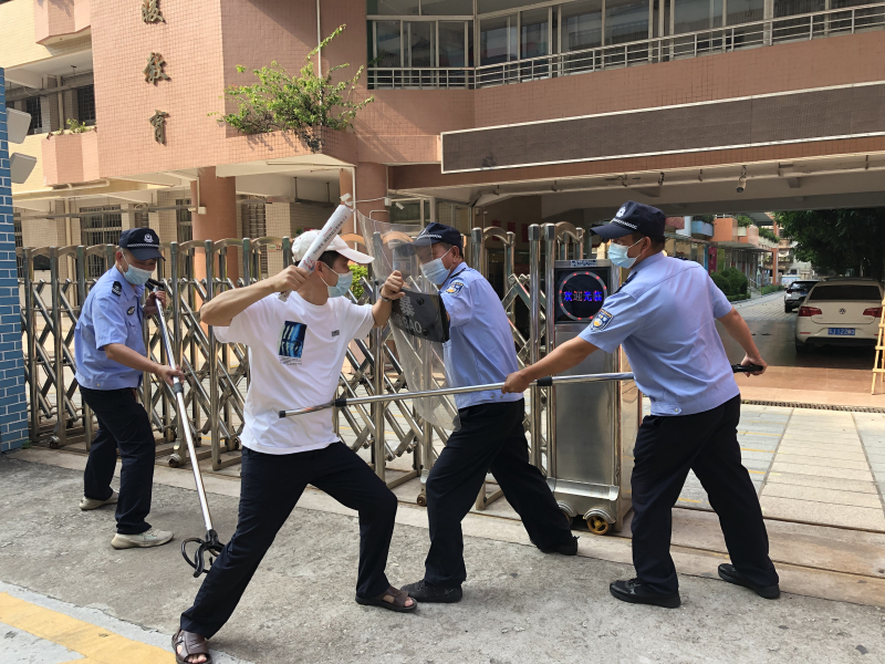 农林小学开展防暴演练.jpg