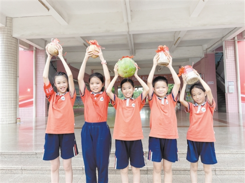 远昌小学的期末奖品“金瓜”“银瓜”暖心又“食”在。.jpg