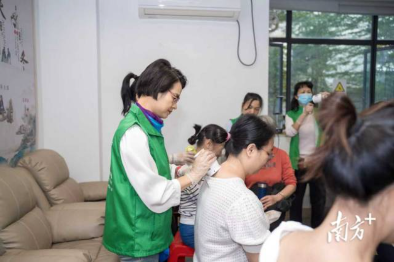 近年来,蓬江区推动资源下沉社区,打造了一批“叫好又叫座”的便民服务项目。