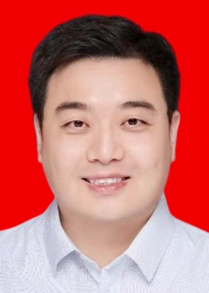 孙玮铭（红底）.jpg