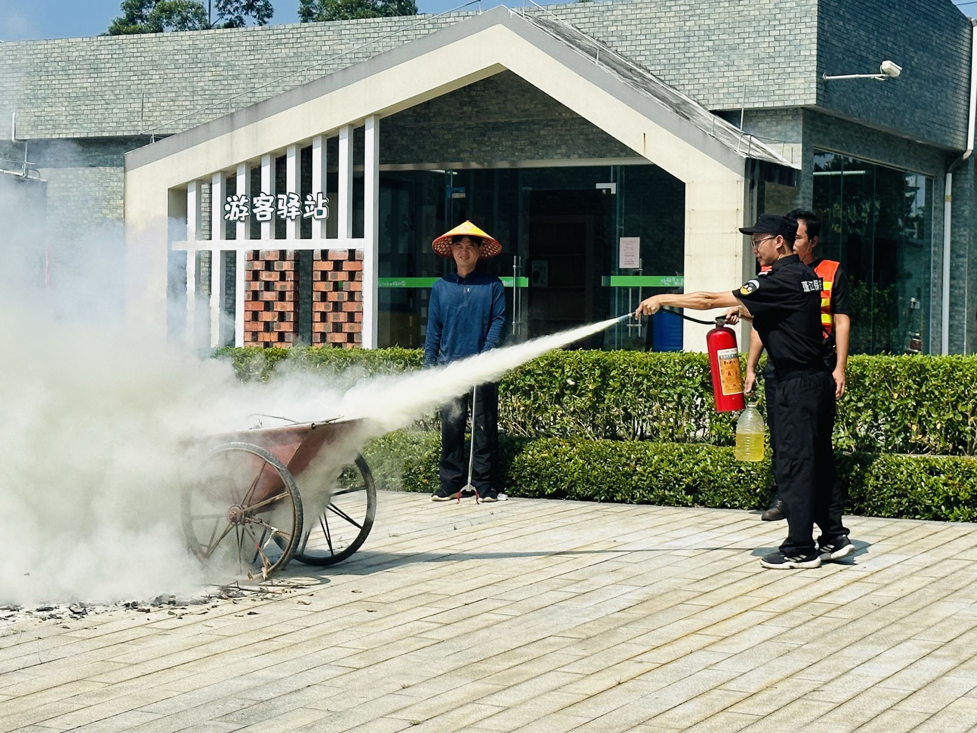 12701705978446318256(2).jpg
