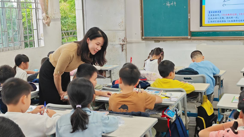 梁丽宝.jpg