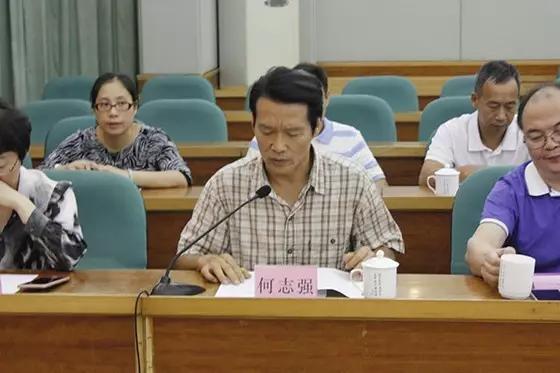 督导组专家,广东省教育厅督导室调研员何志强宣读了评估意见