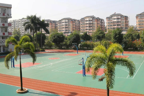 热心教育公益事业,自2019起,其先后资助江门市培英小学近200万元,用于