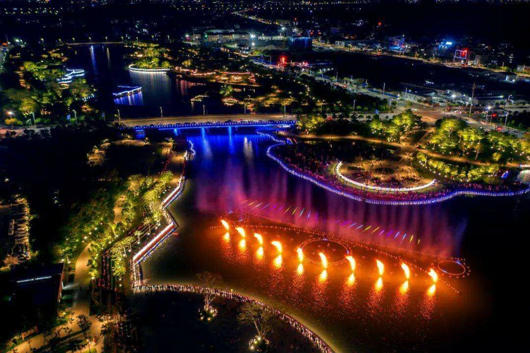 园山湖公园音乐喷泉新增的10首歌曲再次成为城市火热打卡点