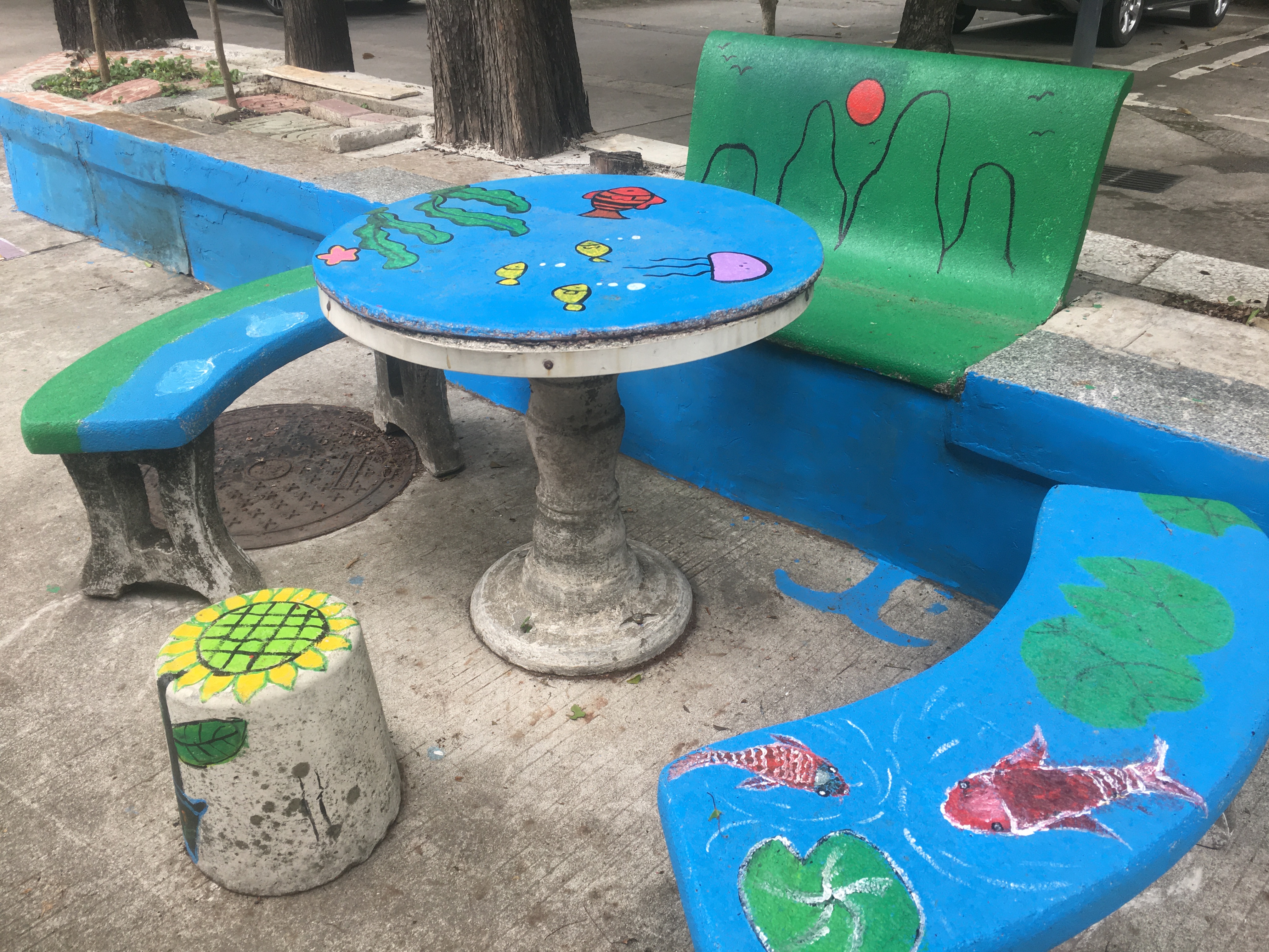 分类涂鸦再亮相绘出垃圾分类新时尚