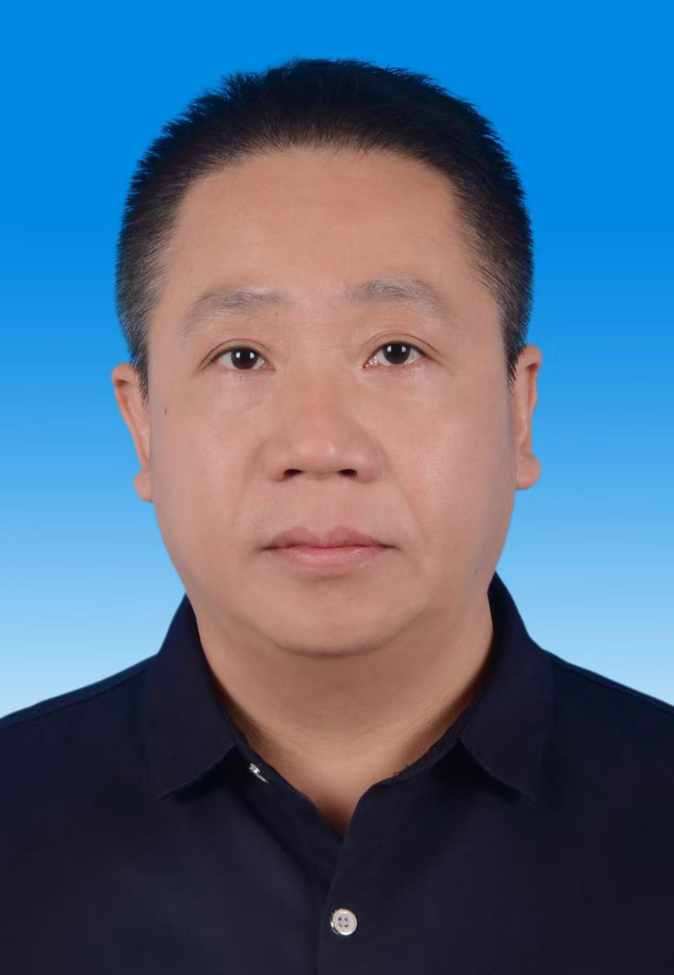 罗主任照片.png
