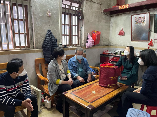 蓬江区分管民政的副区长梁雁仙带队分别到各镇街开展慰问活动,实地