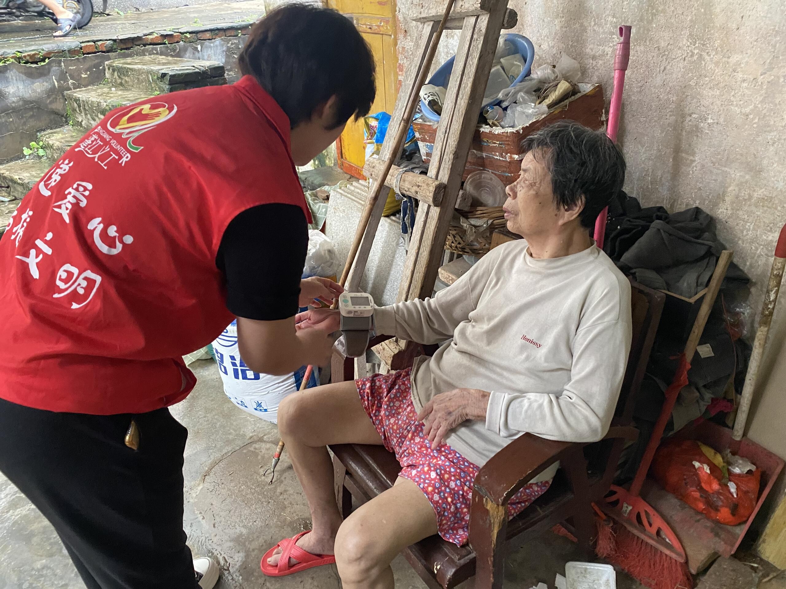 中秋佳节送慰问 关爱空巢老人--蓬江区民政局开展9月份关爱空巢老人志愿服务活动