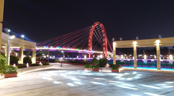 江门河北岸景观提质工程亮灯迎国庆